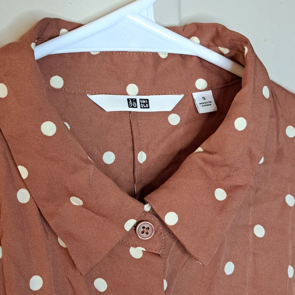 Uniqlo Women 100% Rayon Polka Dot Blouse Button Up Size S Short Sleeve - Picture 5 of 10